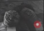 Standbild Leiche von Mussolini Italien, 1945, aus Sekunde 58 historischem Filmmaterial Videoclip 65675059077