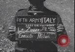 Immagine di Civili italiani Milano Italia, 1945, secondo 3 filmato di repertorio 65675059079