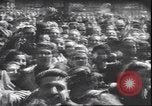 Immagine di Civili italiani Milano Italia, 1945, secondo 7 filmato di repertorio 65675059079