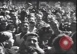Immagine di Civili italiani Milano Italia, 1945, secondo 8 filmato di repertorio 65675059079