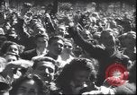 Immagine di Civili italiani Milano Italia, 1945, secondo 9 filmato di repertorio 65675059079