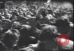 Immagine di Civili italiani Milano Italia, 1945, secondo 11 filmato di repertorio 65675059079