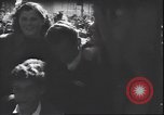 Immagine di Civili italiani Milano Italia, 1945, secondo 14 filmato di repertorio 65675059079