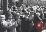 Immagine di Civili italiani Milano Italia, 1945, secondo 21 filmato di repertorio 65675059079