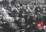 Immagine di Civili italiani Milano Italia, 1945, secondo 22 filmato di repertorio 65675059079