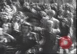 Immagine di Civili italiani Milano Italia, 1945, secondo 23 filmato di repertorio 65675059079