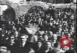 Immagine di Civili italiani Milano Italia, 1945, secondo 31 filmato di repertorio 65675059079