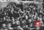 Immagine di Civili italiani Milano Italia, 1945, secondo 32 filmato di repertorio 65675059079