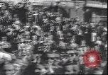 Immagine di Civili italiani Milano Italia, 1945, secondo 33 filmato di repertorio 65675059079