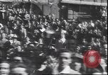 Immagine di Civili italiani Milano Italia, 1945, secondo 34 filmato di repertorio 65675059079