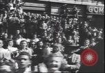 Immagine di Civili italiani Milano Italia, 1945, secondo 37 filmato di repertorio 65675059079