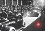 Immagine di Civili italiani Milano Italia, 1945, secondo 46 filmato di repertorio 65675059079