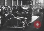 Immagine di Civili italiani Milano Italia, 1945, secondo 54 filmato di repertorio 65675059079