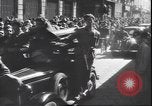 Immagine di Civili italiani Milano Italia, 1945, secondo 55 filmato di repertorio 65675059079