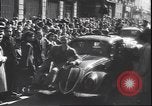 Immagine di Civili italiani Milano Italia, 1945, secondo 60 filmato di repertorio 65675059079