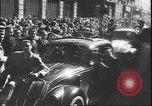 Immagine di Civili italiani Milano Italia, 1945, secondo 61 filmato di repertorio 65675059079