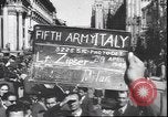 Immagine di Civili italiani Milano Italia, 1945, secondo 1 filmato di repertorio 65675059080