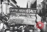 Immagine di Civili italiani Milano Italia, 1945, secondo 5 filmato di repertorio 65675059080
