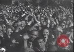Immagine di Civili italiani Milano Italia, 1945, secondo 13 filmato di repertorio 65675059080
