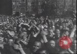 Immagine di Civili italiani Milano Italia, 1945, secondo 14 filmato di repertorio 65675059080