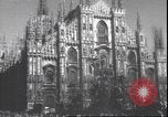 Immagine di Civili italiani Milano Italia, 1945, secondo 19 filmato di repertorio 65675059080