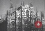 Immagine di Civili italiani Milano Italia, 1945, secondo 23 filmato di repertorio 65675059080