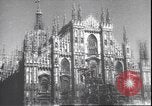 Immagine di Civili italiani Milano Italia, 1945, secondo 26 filmato di repertorio 65675059080