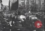 Immagine di Civili italiani Milano Italia, 1945, secondo 35 filmato di repertorio 65675059080