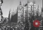 Immagine di Civili italiani Milano Italia, 1945, secondo 41 filmato di repertorio 65675059080