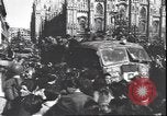Immagine di Civili italiani Milano Italia, 1945, secondo 51 filmato di repertorio 65675059080