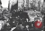 Immagine di Civili italiani Milano Italia, 1945, secondo 52 filmato di repertorio 65675059080
