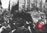 Immagine di Civili italiani Milano Italia, 1945, secondo 53 filmato di repertorio 65675059080