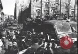 Immagine di Civili italiani Milano Italia, 1945, secondo 54 filmato di repertorio 65675059080