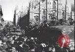 Immagine di Civili italiani Milano Italia, 1945, secondo 57 filmato di repertorio 65675059080