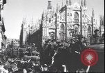 Immagine di Civili italiani Milano Italia, 1945, secondo 60 filmato di repertorio 65675059080