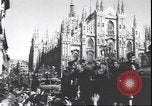 Immagine di Civili italiani Milano Italia, 1945, secondo 61 filmato di repertorio 65675059080