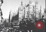 Immagine di Civili italiani Milano Italia, 1945, secondo 62 filmato di repertorio 65675059080