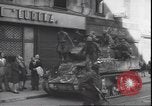 Immagine di Partigiani italiani Milano Italia, 1945, secondo 15 filmato di repertorio 65675059081