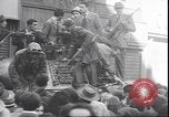 Immagine di Partigiani italiani Milano Italia, 1945, secondo 21 filmato di repertorio 65675059081