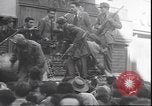 Immagine di Partigiani italiani Milano Italia, 1945, secondo 22 filmato di repertorio 65675059081