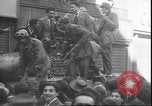 Immagine di Partigiani italiani Milano Italia, 1945, secondo 23 filmato di repertorio 65675059081