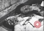 Standbild Leiche von Mussolini Mailand Italien, 1945, aus Sekunde 24 historischem Filmmaterial Videoclip 65675059082
