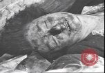 Standbild Leiche von Mussolini Mailand Italien, 1945, aus Sekunde 48 historischem Filmmaterial Videoclip 65675059082