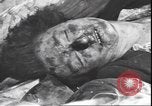 Standbild Leiche von Mussolini Mailand Italien, 1945, aus Sekunde 55 historischem Filmmaterial Videoclip 65675059082