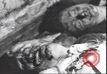 Standbild Leiche von Mussolini Mailand Italien, 1945, aus Sekunde 61 historischem Filmmaterial Videoclip 65675059082