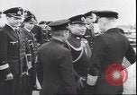 Standbild deutscher Marineoffizier Deutschland, 1943, aus Sekunde 51 historischem Filmmaterial Videoclip 65675059085