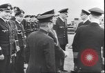 Standbild deutscher Marineoffizier Deutschland, 1943, aus Sekunde 53 historischem Filmmaterial Videoclip 65675059085