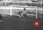 Immagine di Il Calcio o le partite di calcio in Germania durante la seconda guerra mondiale Stuttgart Germania, 1944, secondo 62 filmato di repertorio 65675059089