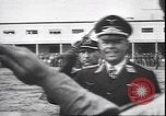 Immagine di Benito Mussolini con funzionari tedeschi Teatro europeo, 1944, secondo 8 filmato di repertorio 65675059093