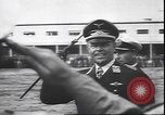 Immagine di Benito Mussolini con funzionari tedeschi Teatro europeo, 1944, secondo 9 filmato di repertorio 65675059093